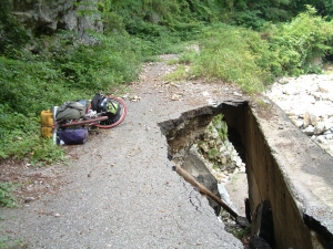 佐目トンネル旧道