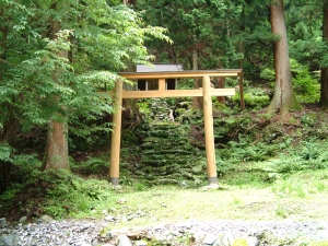 白瀬峠・茨川の神社